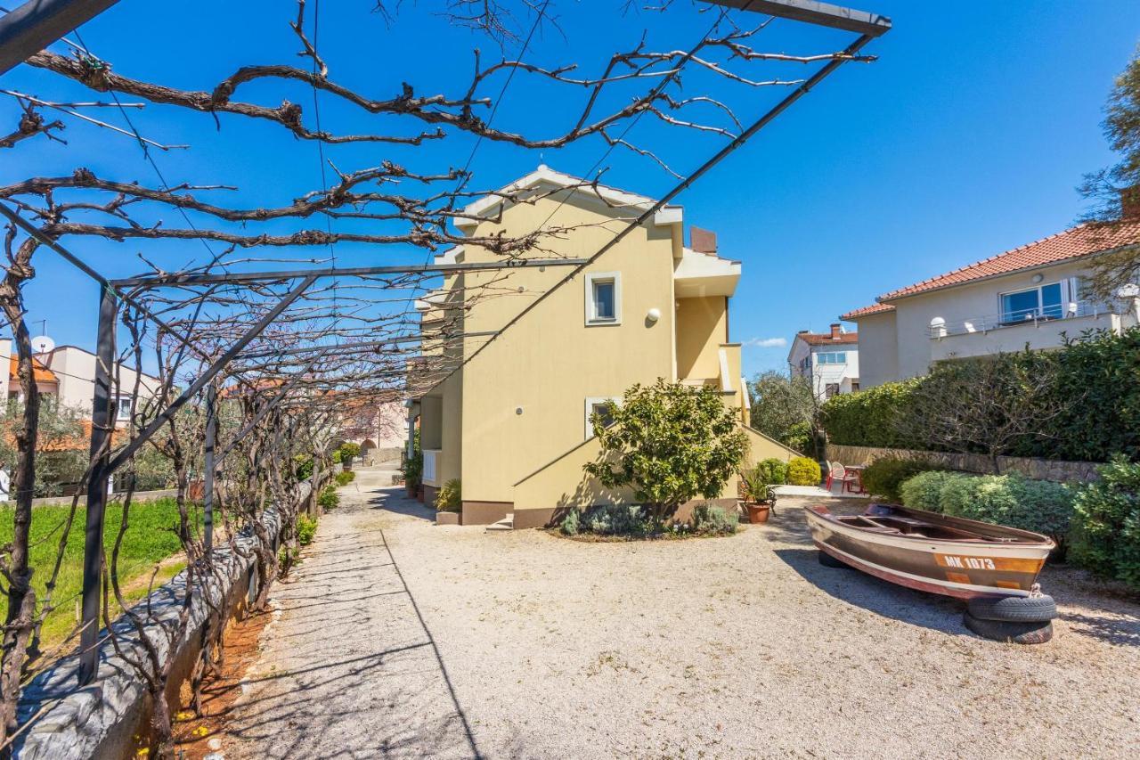 Apartments Vesna Малинска Экстерьер фото