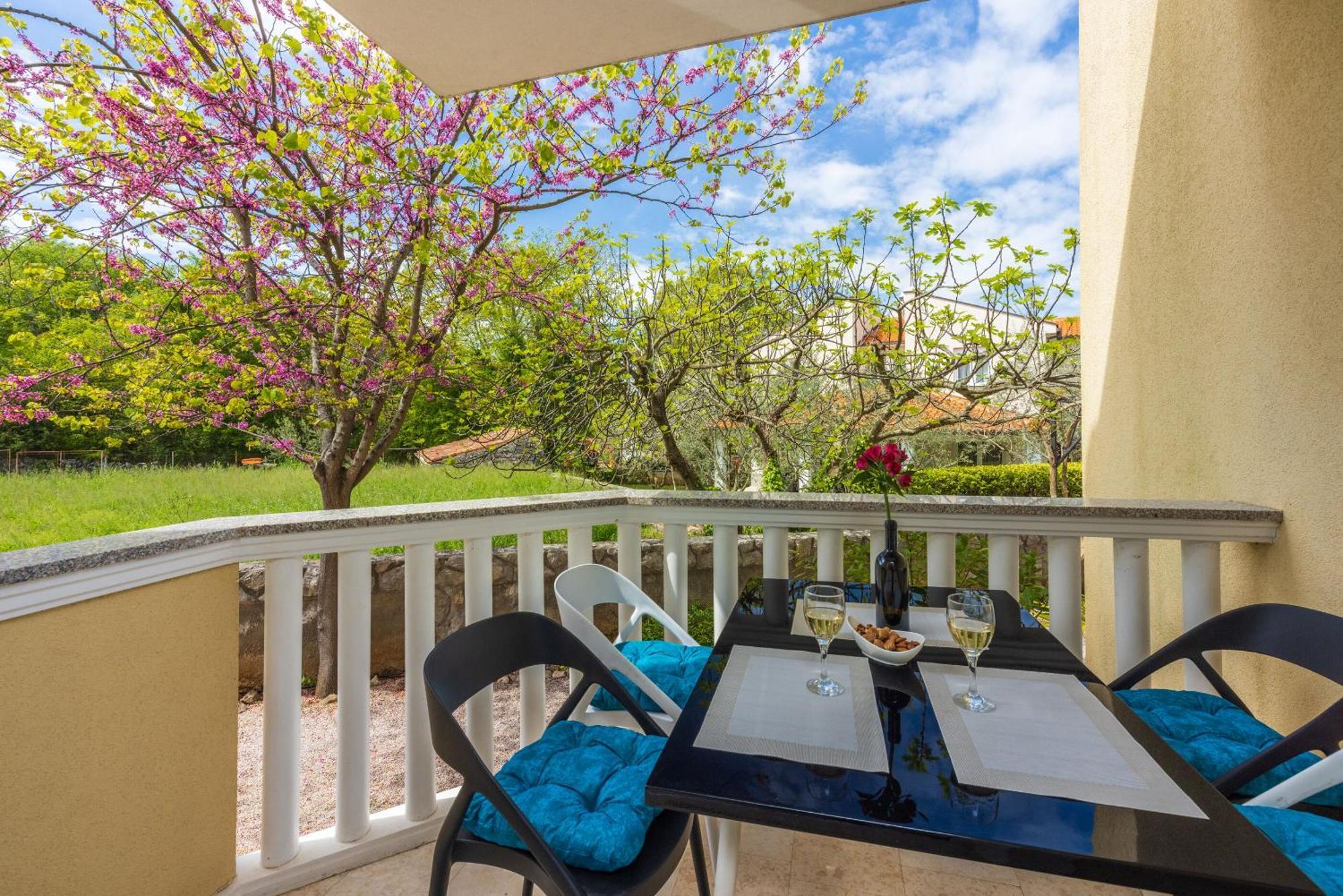 Apartments Vesna Малинска Экстерьер фото